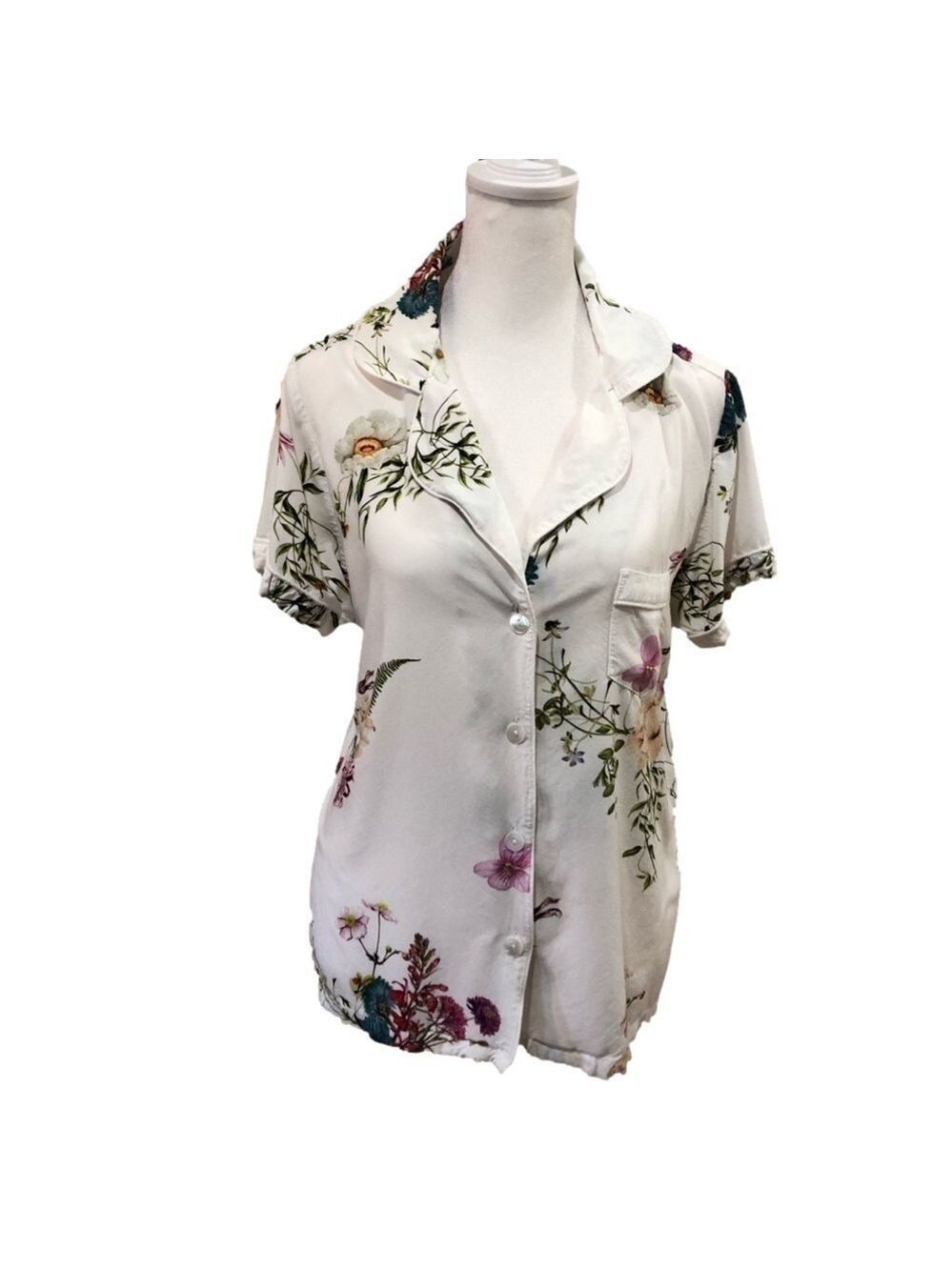 PLUM Pretty Sugar short sleeve, floral, button up blouse.  Size L